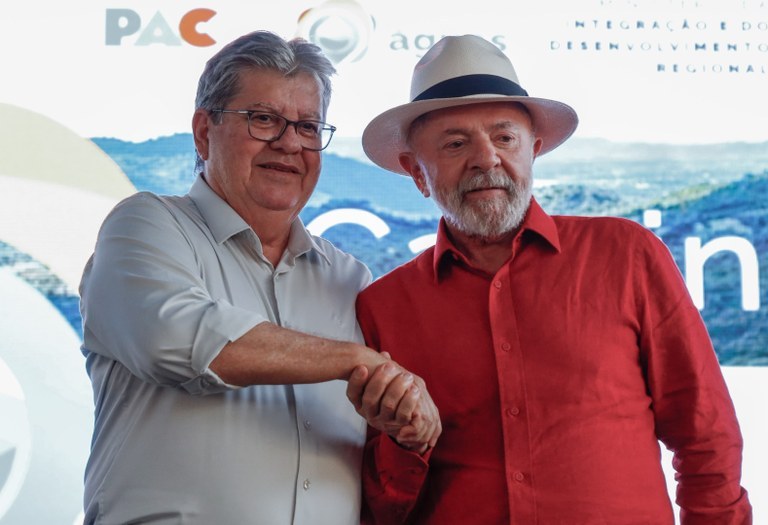 Ao lado de Lula, João Azevêdo participa da entrega do 1º Trecho do Ramal do Apodi e celebra obras de segurança hídrica