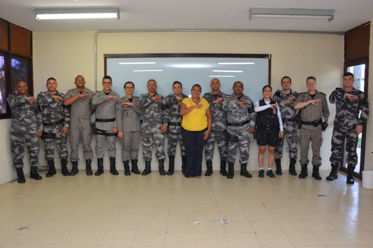 1ª turma de policiais - LIBRAS