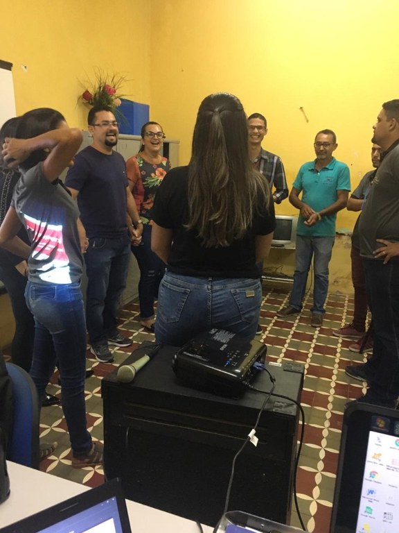 Oratória: Expressão Verbal e Corporal em Cajazeiras