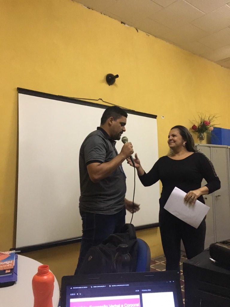 Oratória: Expressão Verbal e Corporal em Cajazeiras