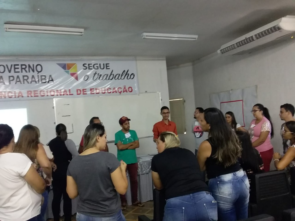 Oratória: Expressão Verbal e Corporal em Cajazeiras