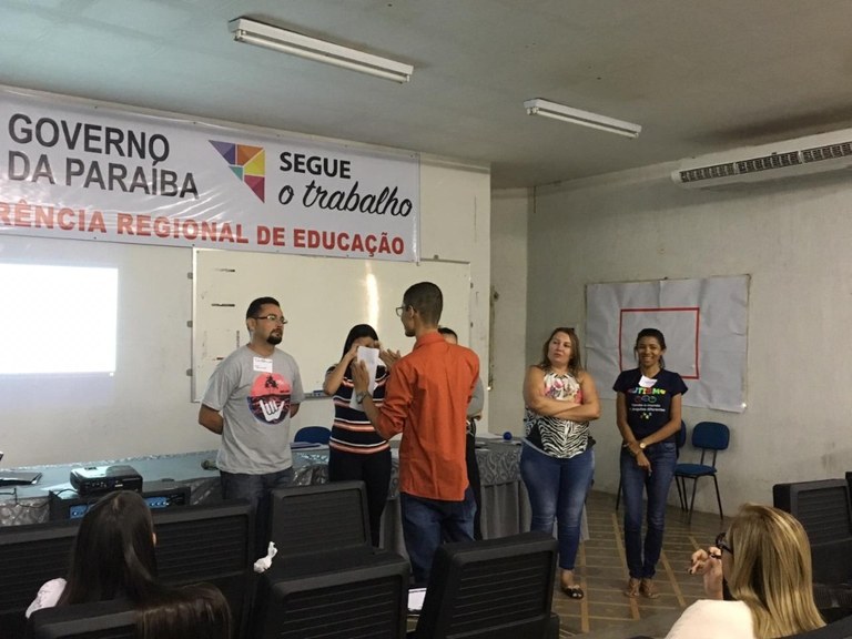 Oratória: Expressão Verbal e Corporal em Cajazeiras