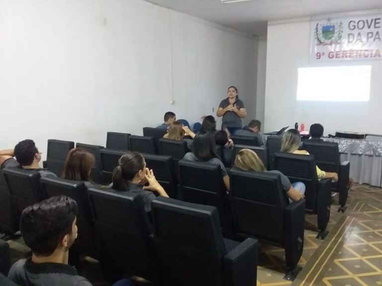 Oratória: Expressão Verbal e Corporal em Cajazeiras