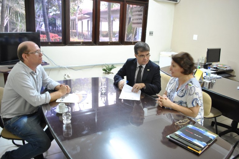 Luciane Alves Coutinho, Sr. Gabriel Aragão Wright e Sr. Rodrigo Márcio Medeiros de Paiva