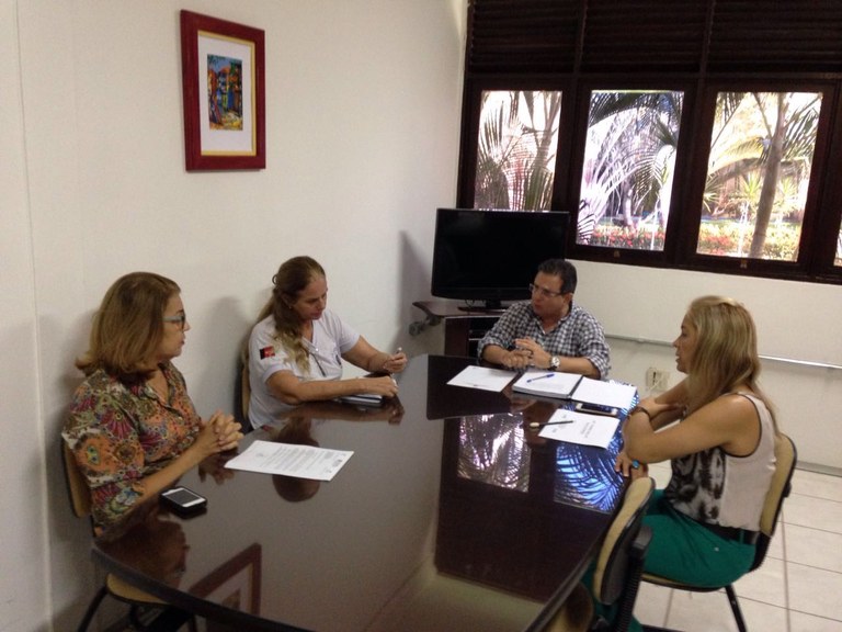 Participaram da reunião de concepção das atividades a coordenadora Aliana Fernandes da Unidade de Planejamento e Avaliação (UPA), a Assessora Técnica Conceição Nóbrega (ASTEC), e a coordenadora Katia Dornelas do Núcleo de Seleção e Treinamento (NUSET).